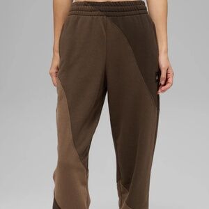Alo Make Waves Sweatpants | Espresso | Small